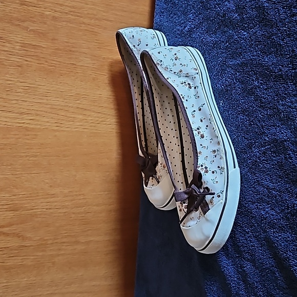 Women's No Boundaries Flats - Size 11 - Off White w/brown trim - Picture 2 of 6